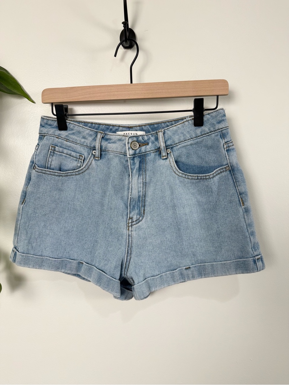 PacSun Cuffed Mom Shorts Size 28 High Rise 100% Cotton Beach Light Wash Summer